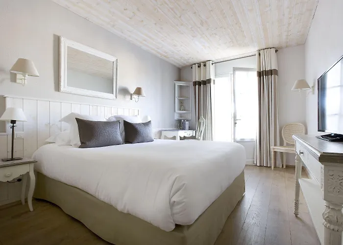 Hotel Le Clos Saint-martin & 4*