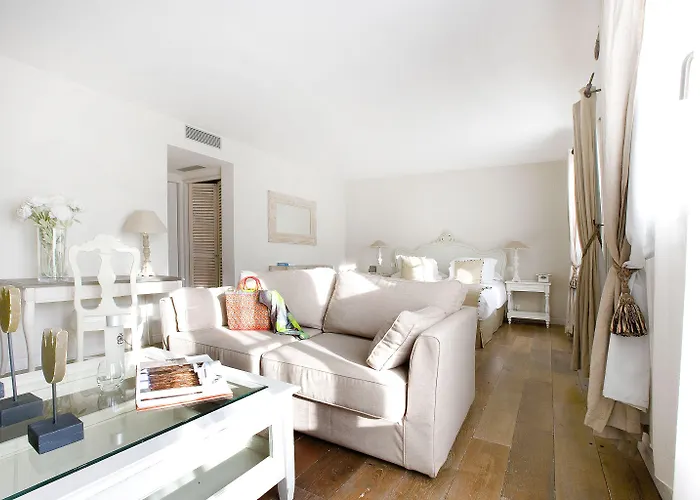 Hotel Le Clos Saint-martin & 4*