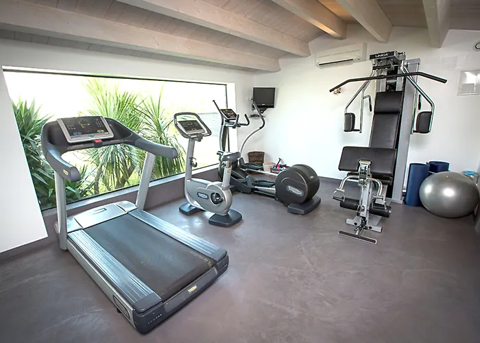 Hotel Le Clos Saint-martin & 4*