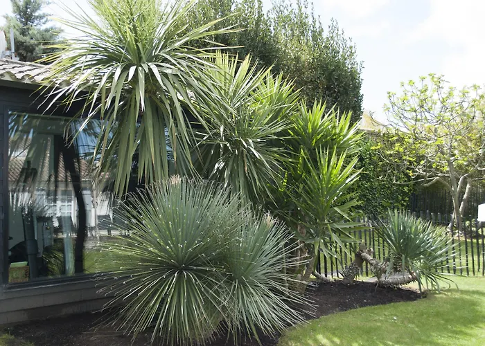 Hotel Le Clos Saint-martin & 4*