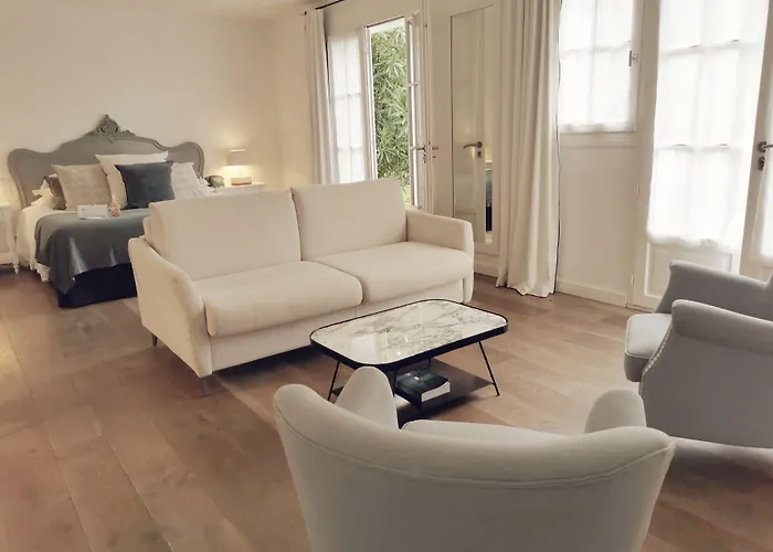 Hotel Le Clos Saint-martin & 4*