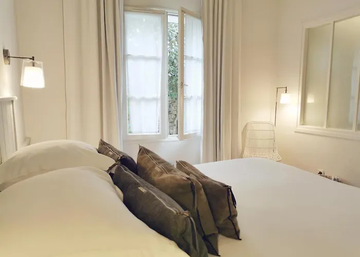 Hotel Le Clos Saint-martin & 4*