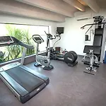 Hotel Le Clos Saint-martin & 4*