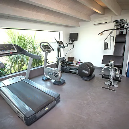 Hotel Le Clos Saint-martin & 4*