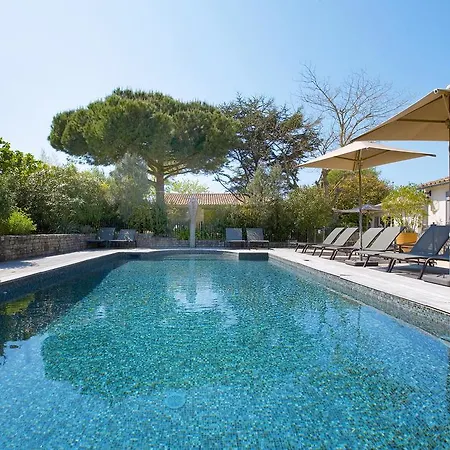 Hotel Le Clos Saint-martin & 4*