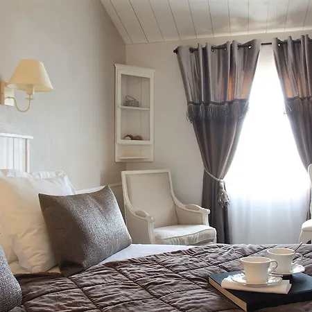 Le Clos Saint-martin & 4*
